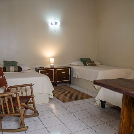 Hotel Y Cabinas Del Tropico Guapiles Luaran gambar