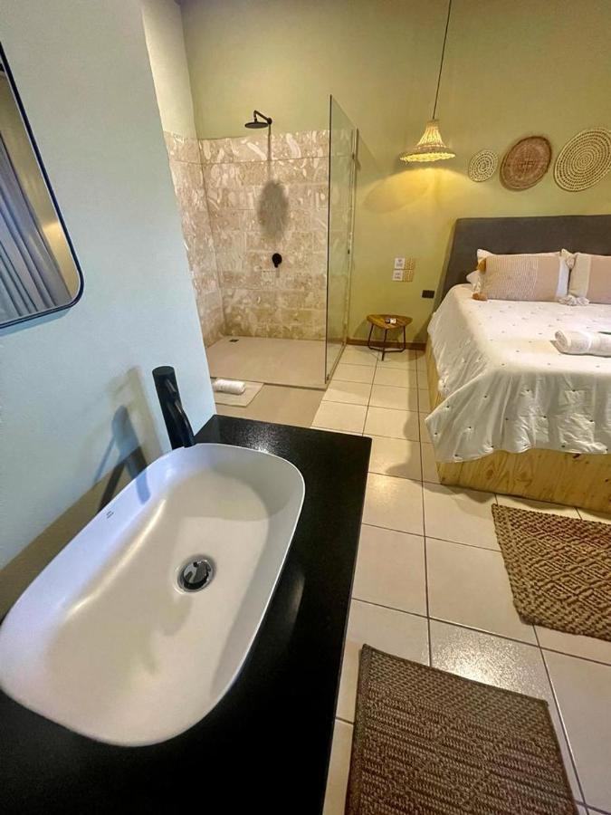 Hotel Y Cabinas Del Tropico Guapiles Luaran gambar